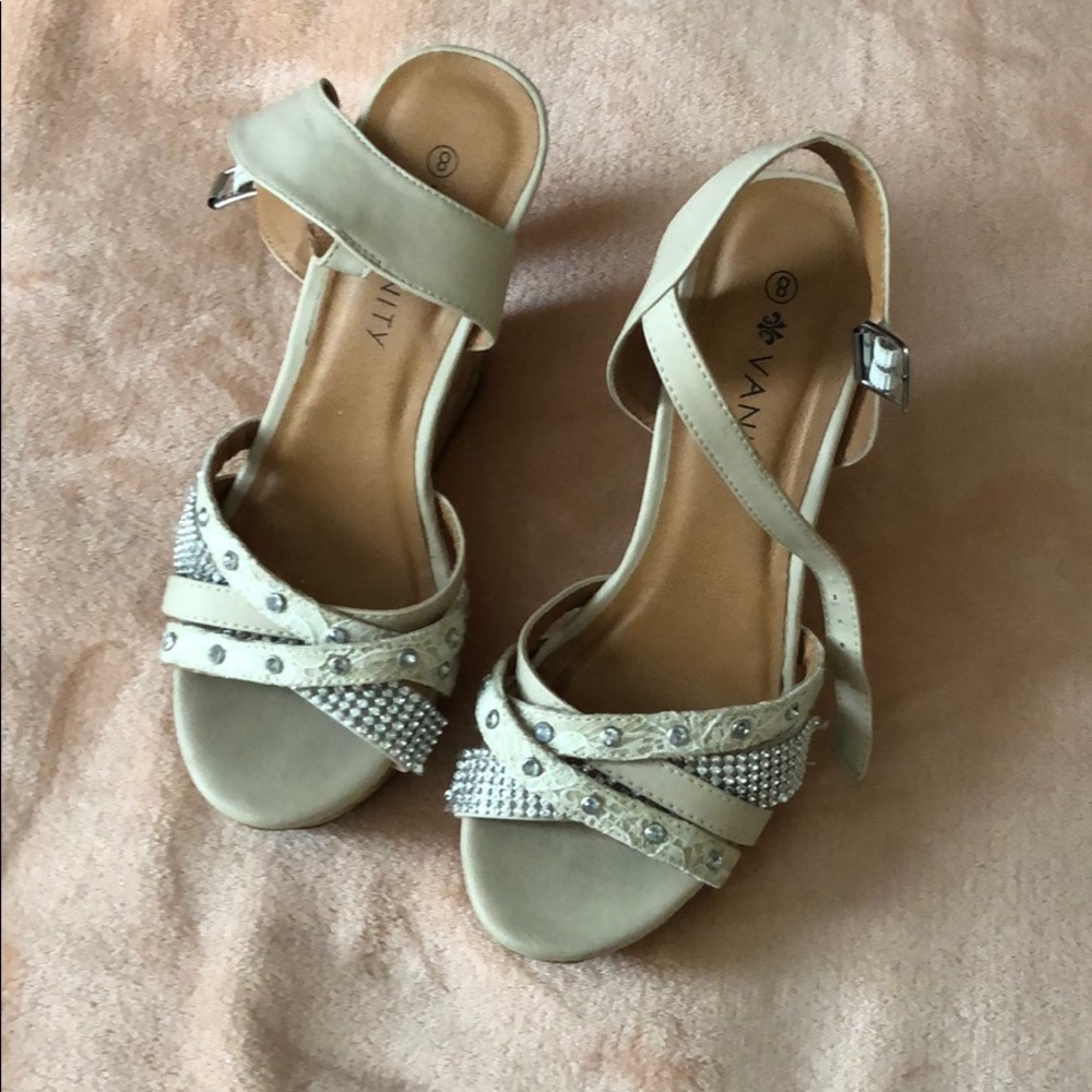 Wedges Vanity - Picture 3 of 4